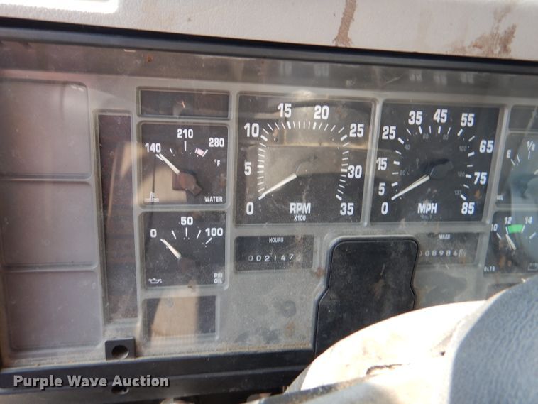 image for item DL3081 2002 International 4900  bucket truck