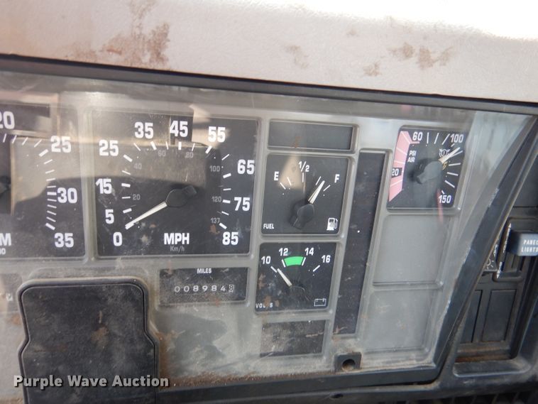 image for item DL3081 2002 International 4900  bucket truck