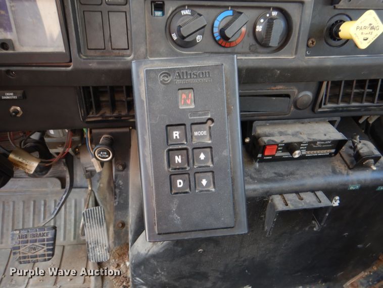 image for item DL3081 2002 International 4900  bucket truck