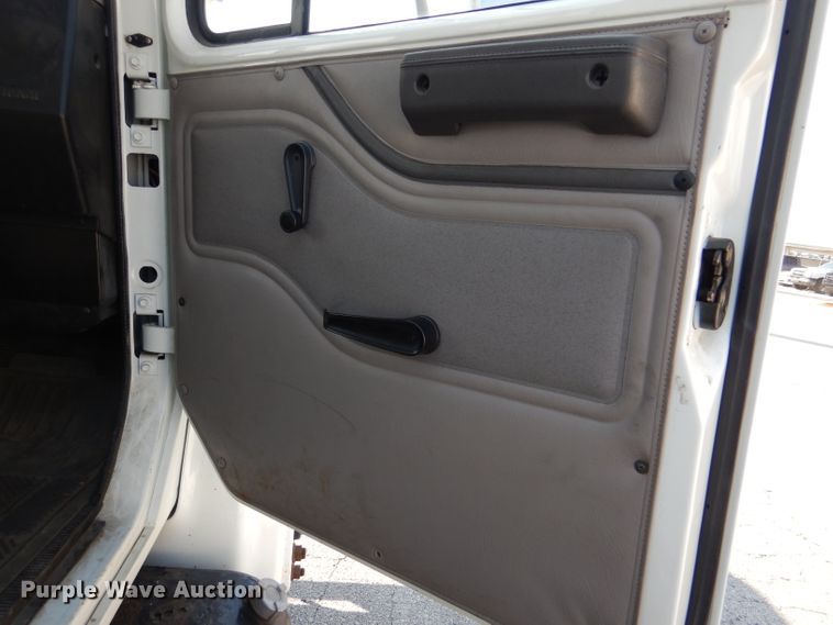 image for item DL3081 2002 International 4900  bucket truck