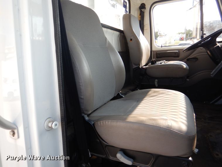 image for item DL3081 2002 International 4900  bucket truck