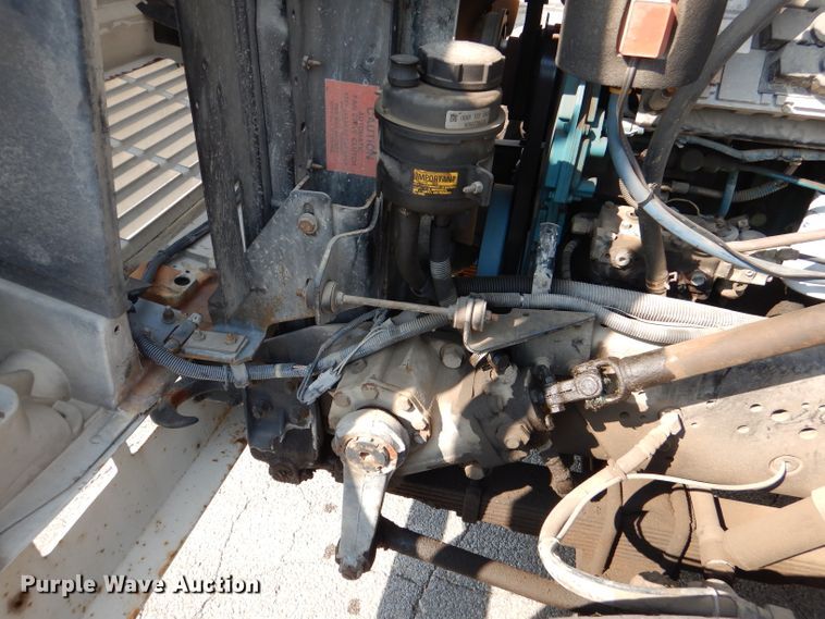 image for item DL3081 2002 International 4900  bucket truck