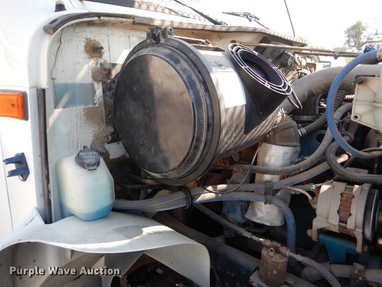 image for item DL3081 2002 International 4900  bucket truck