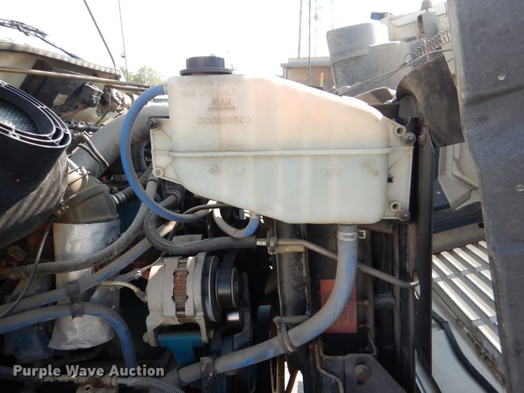 image for item DL3081 2002 International 4900  bucket truck