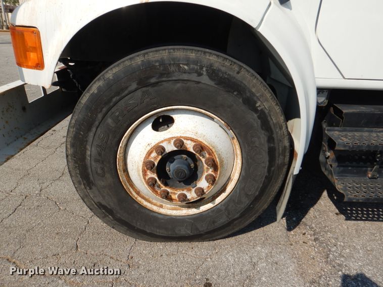 image for item DL3081 2002 International 4900  bucket truck