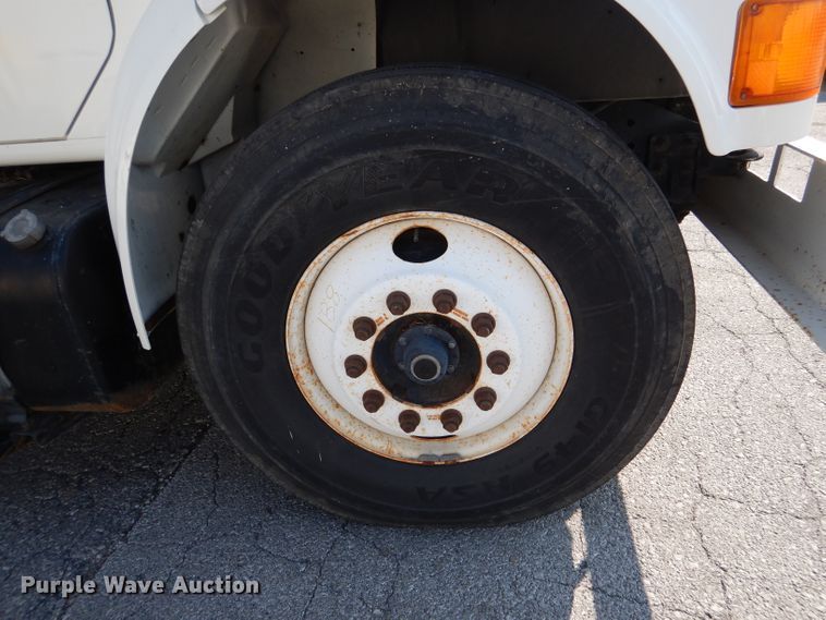 image for item DL3081 2002 International 4900  bucket truck