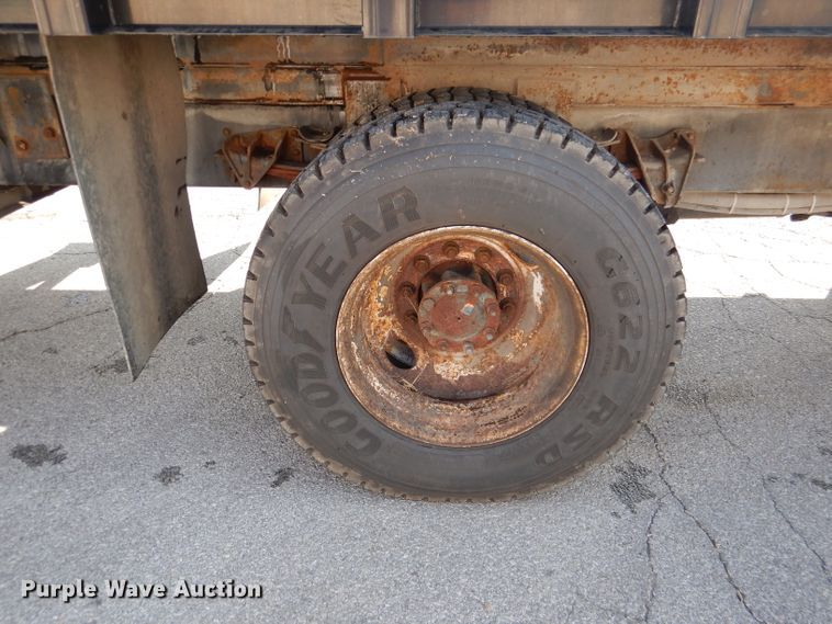 image for item DL3081 2002 International 4900  bucket truck