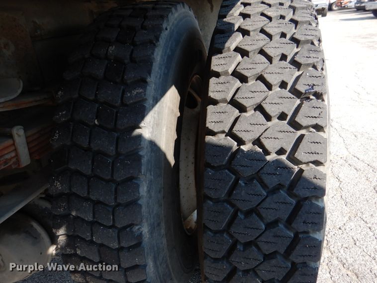 image for item DL3081 2002 International 4900  bucket truck