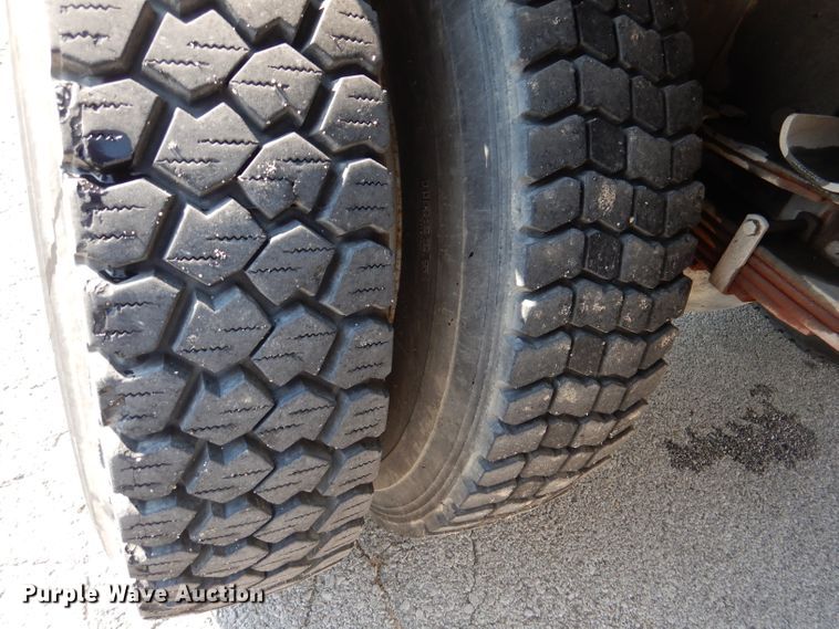 image for item DL3081 2002 International 4900  bucket truck