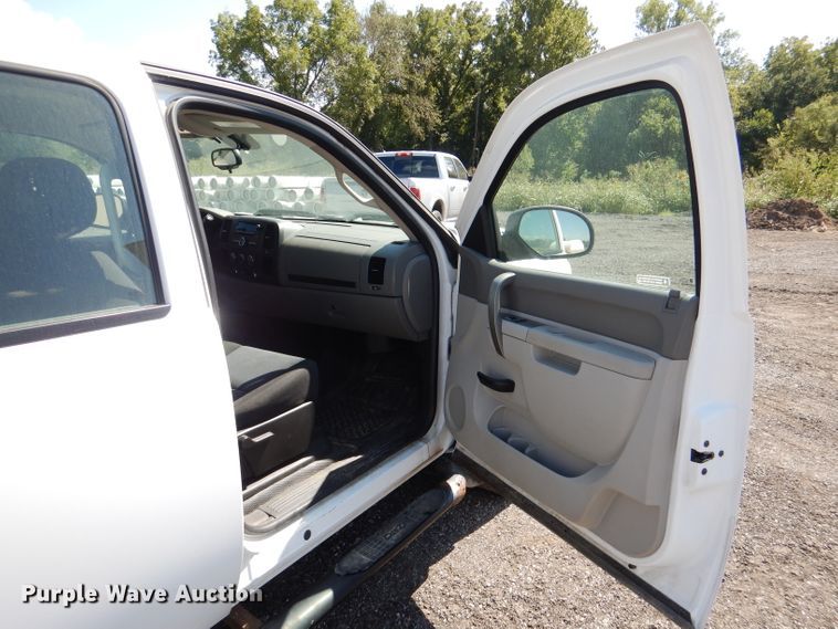 image for item DL3126 2011 Chevrolet Silverado 1500  Crew Cab pickup truck