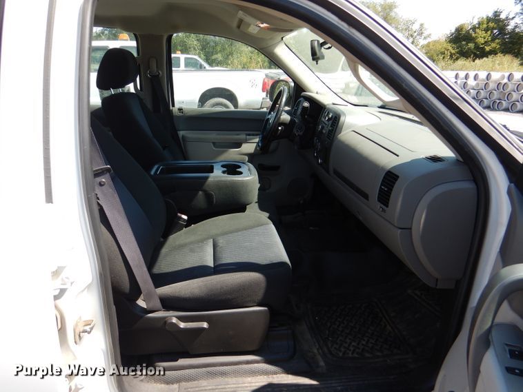 image for item DL3126 2011 Chevrolet Silverado 1500  Crew Cab pickup truck