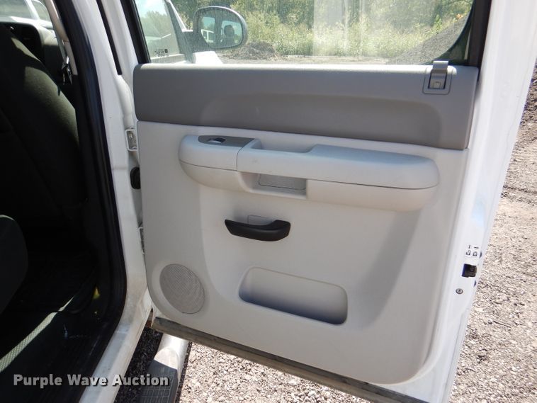 image for item DL3126 2011 Chevrolet Silverado 1500  Crew Cab pickup truck