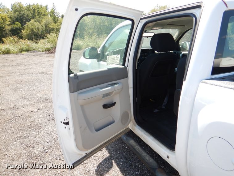 image for item DL3126 2011 Chevrolet Silverado 1500  Crew Cab pickup truck