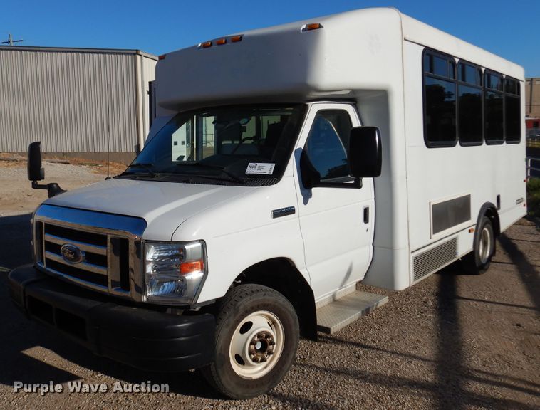 image for item DM5111 2014 Ford Econoline E450  shuttle bus