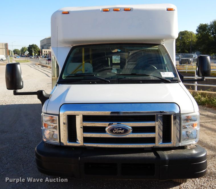 image for item DM5111 2014 Ford Econoline E450  shuttle bus