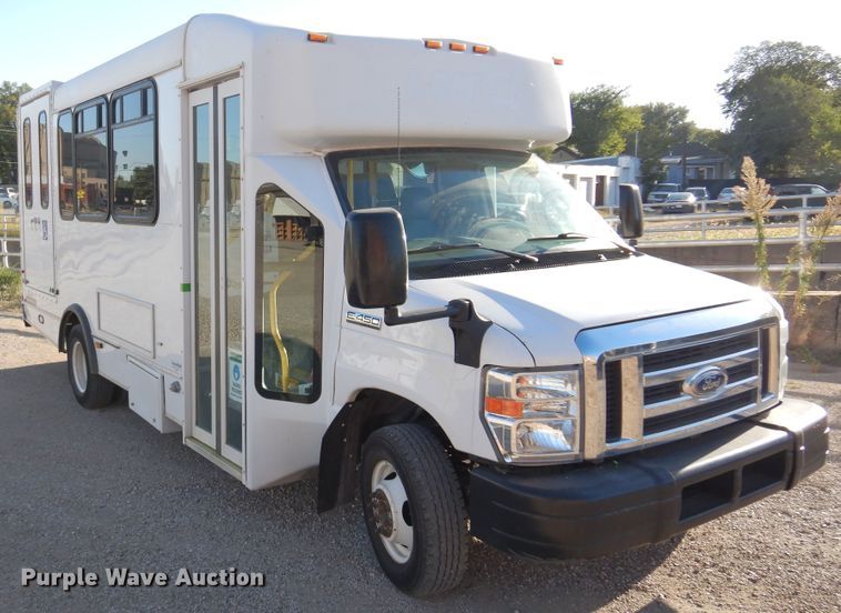 image for item DM5111 2014 Ford Econoline E450  shuttle bus