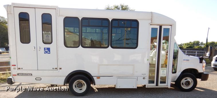 image for item DM5111 2014 Ford Econoline E450  shuttle bus