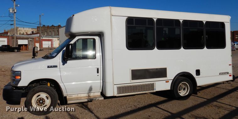 image for item DM5111 2014 Ford Econoline E450  shuttle bus