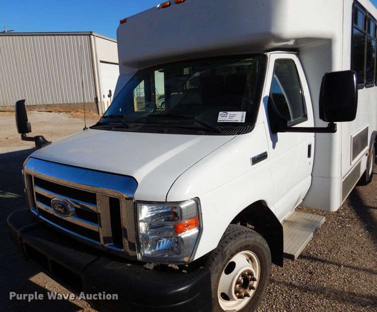 image for item DM5111 2014 Ford Econoline E450  shuttle bus