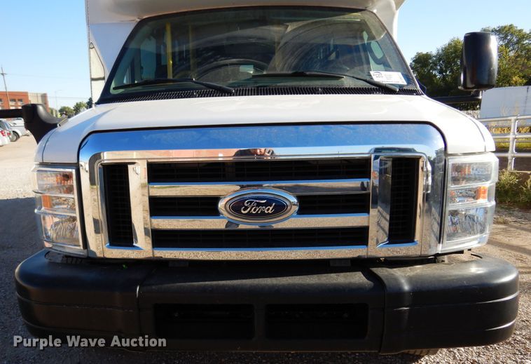 image for item DM5111 2014 Ford Econoline E450  shuttle bus