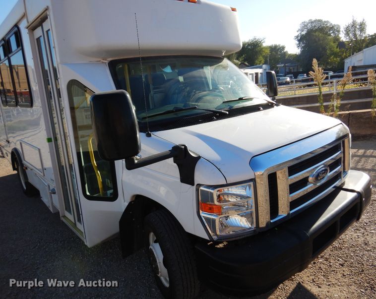 image for item DM5111 2014 Ford Econoline E450  shuttle bus