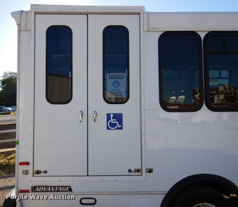 image for item DM5111 2014 Ford Econoline E450  shuttle bus