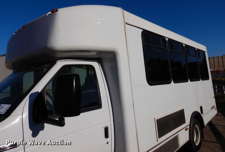 image for item DM5111 2014 Ford Econoline E450  shuttle bus