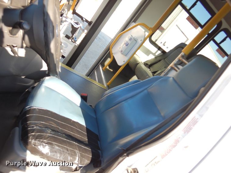 image for item DM5111 2014 Ford Econoline E450  shuttle bus