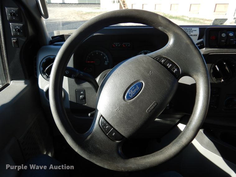 image for item DM5111 2014 Ford Econoline E450  shuttle bus