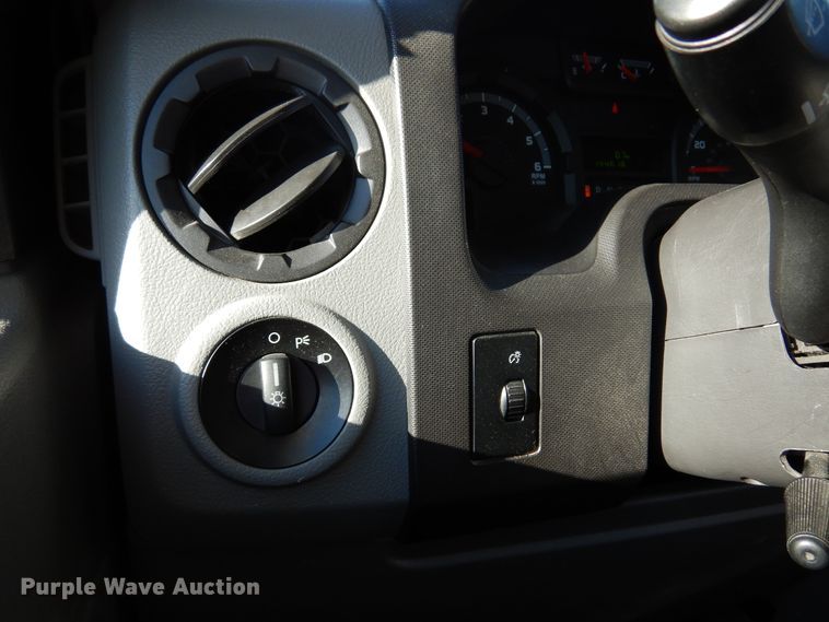 image for item DM5111 2014 Ford Econoline E450  shuttle bus