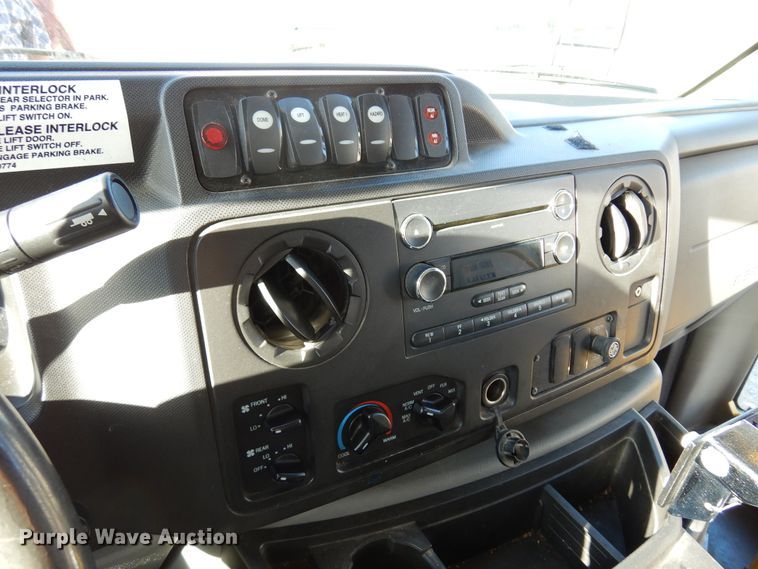 image for item DM5111 2014 Ford Econoline E450  shuttle bus