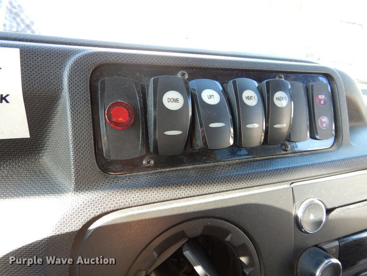 image for item DM5111 2014 Ford Econoline E450  shuttle bus