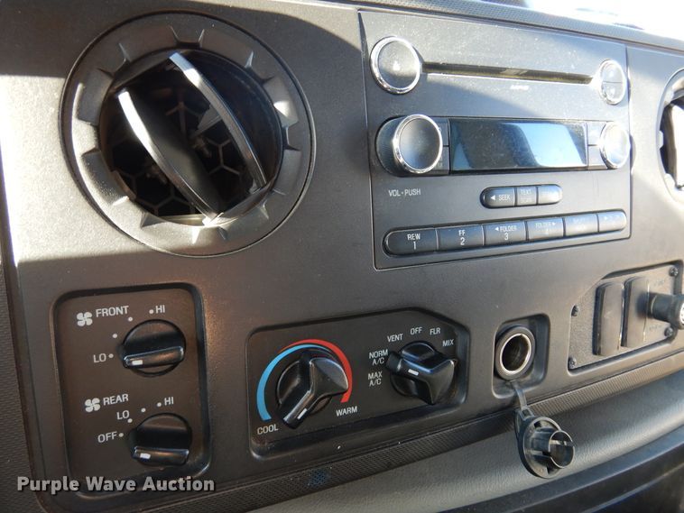 image for item DM5111 2014 Ford Econoline E450  shuttle bus