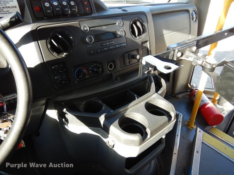 image for item DM5111 2014 Ford Econoline E450  shuttle bus