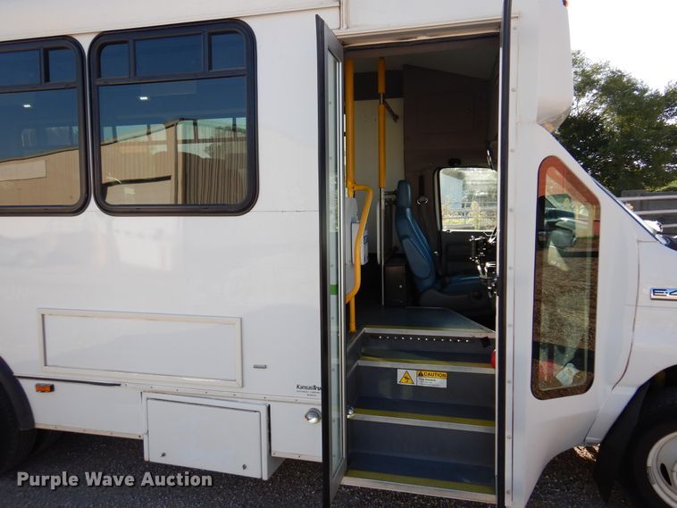 image for item DM5111 2014 Ford Econoline E450  shuttle bus