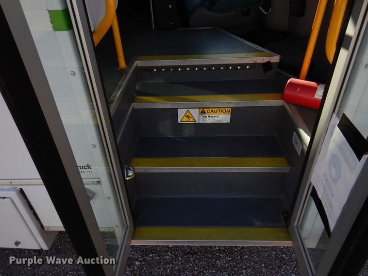 image for item DM5111 2014 Ford Econoline E450  shuttle bus