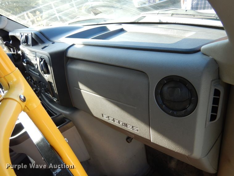 image for item DM5111 2014 Ford Econoline E450  shuttle bus