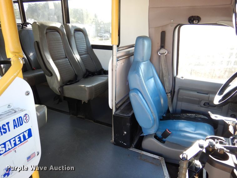 image for item DM5111 2014 Ford Econoline E450  shuttle bus