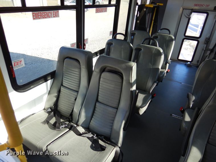 image for item DM5111 2014 Ford Econoline E450  shuttle bus