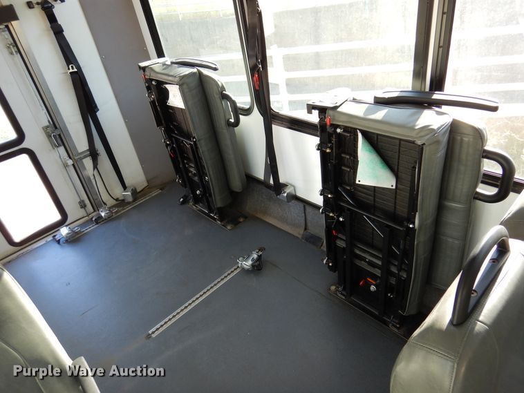 image for item DM5111 2014 Ford Econoline E450  shuttle bus