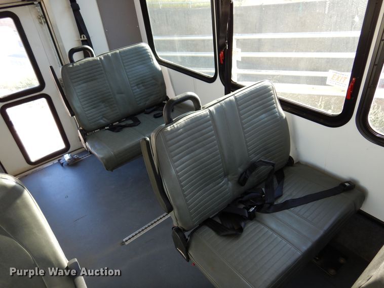 image for item DM5111 2014 Ford Econoline E450  shuttle bus