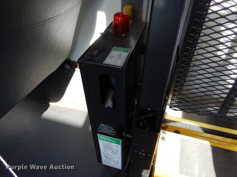 image for item DM5111 2014 Ford Econoline E450  shuttle bus