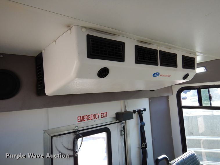 image for item DM5111 2014 Ford Econoline E450  shuttle bus