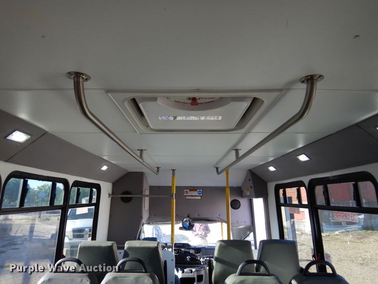 image for item DM5111 2014 Ford Econoline E450  shuttle bus