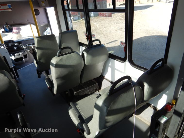 image for item DM5111 2014 Ford Econoline E450  shuttle bus