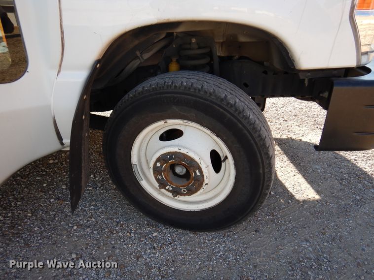 image for item DM5111 2014 Ford Econoline E450  shuttle bus