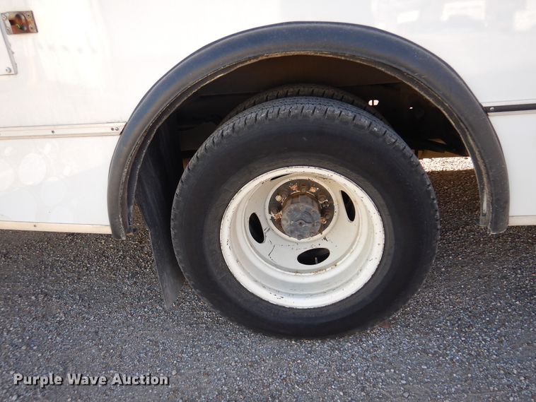 image for item DM5111 2014 Ford Econoline E450  shuttle bus