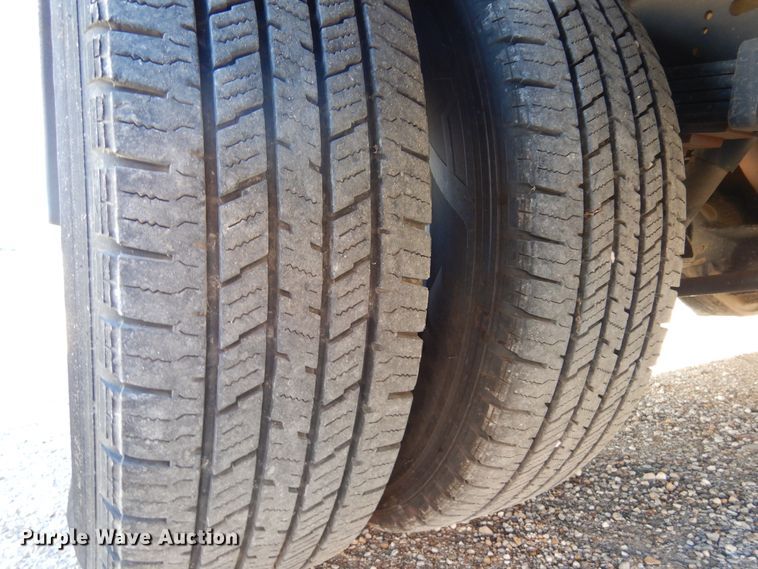 image for item DM5111 2014 Ford Econoline E450  shuttle bus