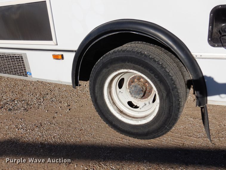 image for item DM5111 2014 Ford Econoline E450  shuttle bus