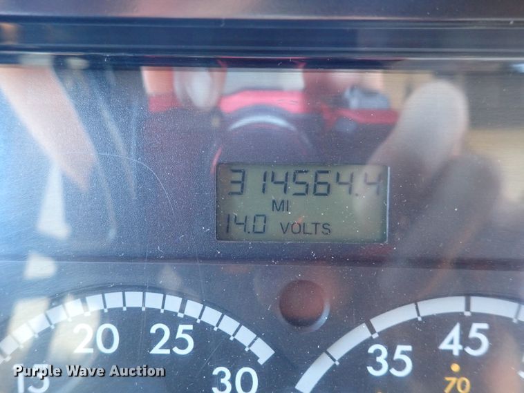 image for item DN2117 2007 Thomas  coach bus